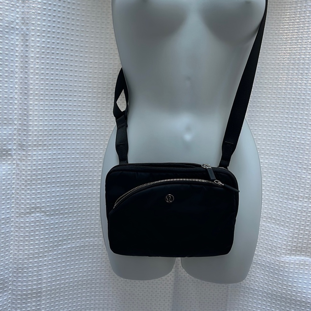 Lululemon Adventurer crossbody bag